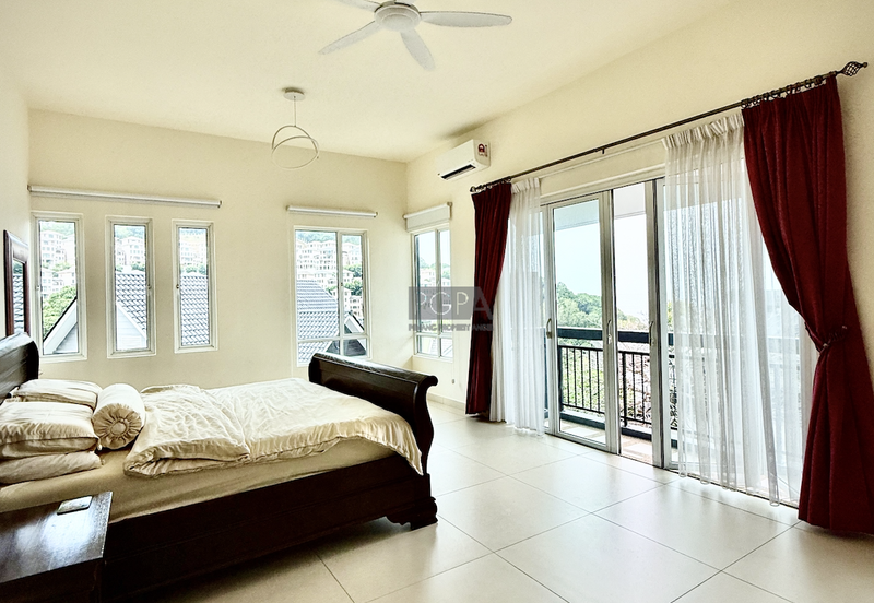 Charming Seaview Bungalow in Hilltop Villas, Batu Ferringhi.