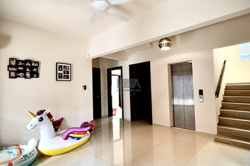 Charming Seaview Bungalow in Hilltop Villas, Batu Ferringhi.