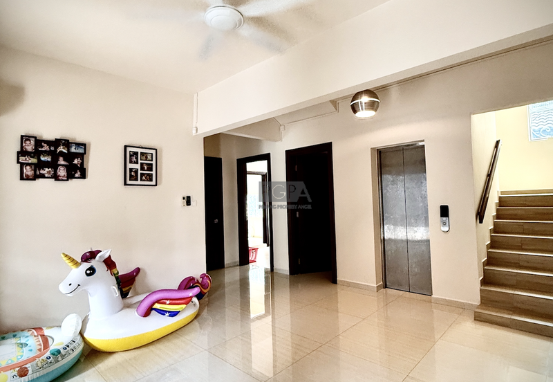 Charming Seaview Bungalow in Hilltop Villas, Batu Ferringhi.