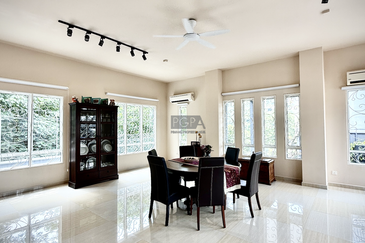 Charming Seaview Bungalow in Hilltop Villas, Batu Ferringhi.