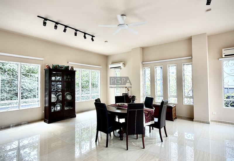 Charming Seaview Bungalow in Hilltop Villas, Batu Ferringhi.