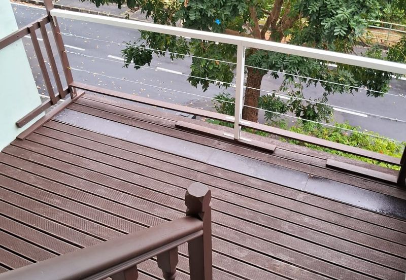 Elegant 3-Storey Terraced House at Shamrock Beach Villas, Batu Ferringhi