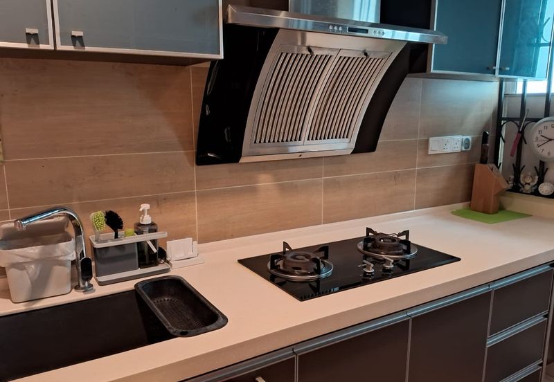 Elegant 3-Storey Terraced House at Shamrock Beach Villas, Batu Ferringhi