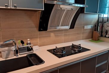 Elegant 3-Storey Terraced House at Shamrock Beach Villas, Batu Ferringhi