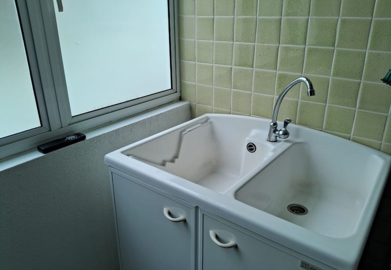 Elegant 3-Storey Terraced House at Shamrock Beach Villas, Batu Ferringhi