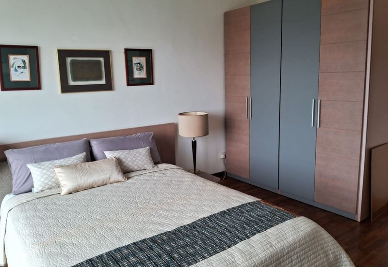 Elegant 3-Storey Terraced House at Shamrock Beach Villas, Batu Ferringhi