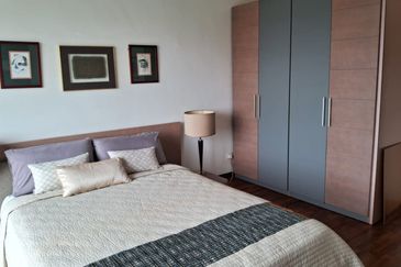 Elegant 3-Storey Terraced House at Shamrock Beach Villas, Batu Ferringhi