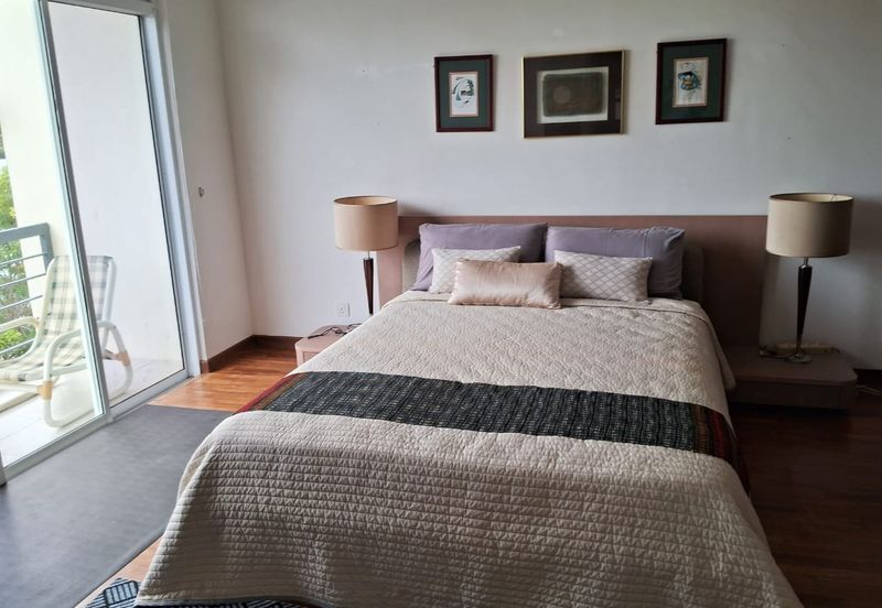 Elegant 3-Storey Terraced House at Shamrock Beach Villas, Batu Ferringhi