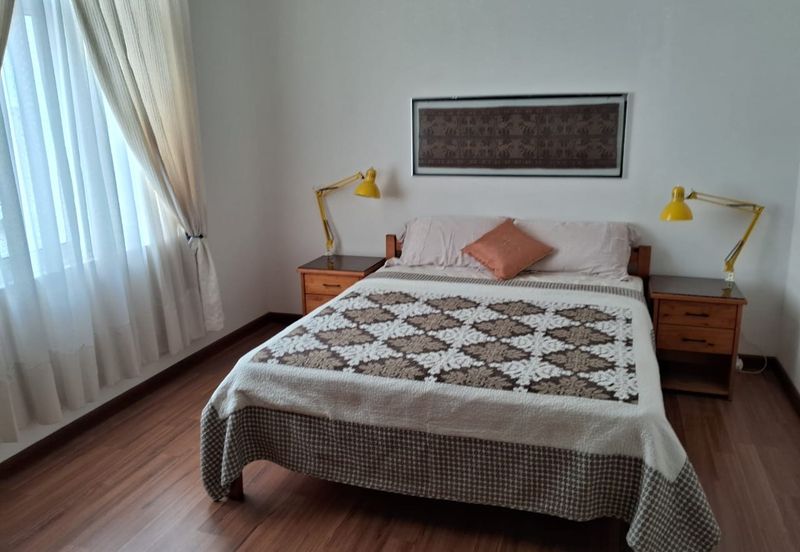 Elegant 3-Storey Terraced House at Shamrock Beach Villas, Batu Ferringhi