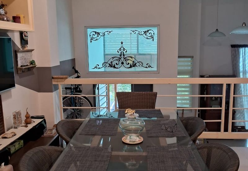 Elegant 3-Storey Terraced House at Shamrock Beach Villas, Batu Ferringhi