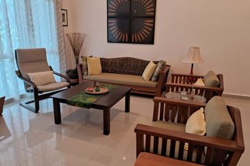 Elegant 3-Storey Terraced House at Shamrock Beach Villas, Batu Ferringhi