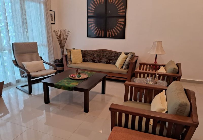 Elegant 3-Storey Terraced House at Shamrock Beach Villas, Batu Ferringhi