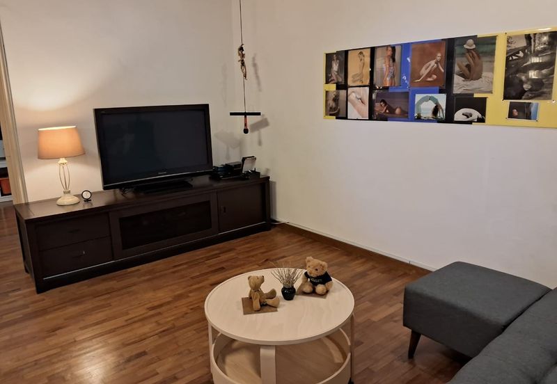 Elegant 3-Storey Terraced House at Shamrock Beach Villas, Batu Ferringhi