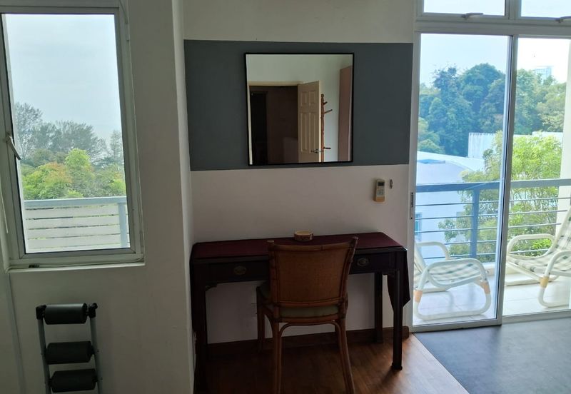 Elegant 3-Storey Terraced House at Shamrock Beach Villas, Batu Ferringhi