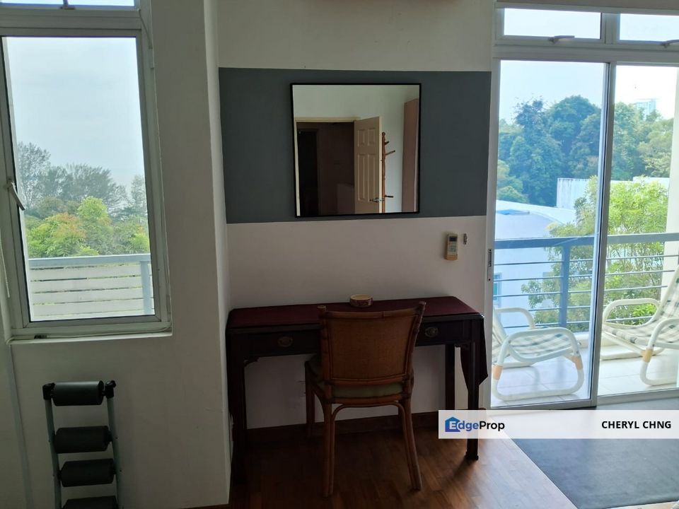 Elegant 3-Storey Terraced House at Shamrock Beach Villas, Batu Ferringhi, Penang, Batu Ferringhi