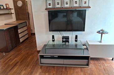 Elegant 3-Storey Terraced House at Shamrock Beach Villas, Batu Ferringhi