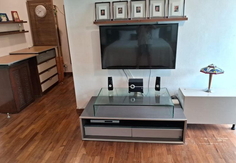 Elegant 3-Storey Terraced House at Shamrock Beach Villas, Batu Ferringhi