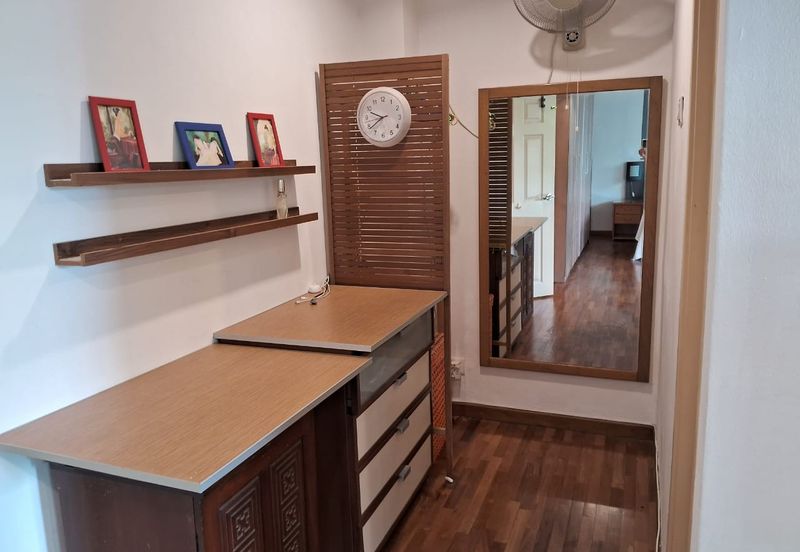 Elegant 3-Storey Terraced House at Shamrock Beach Villas, Batu Ferringhi