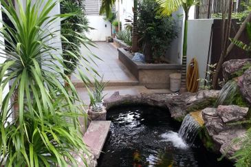 3 Storey Renovated Semi Detached For Sales