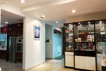 3 Storey Renovated Semi Detached For Sales