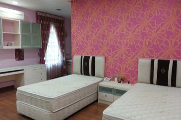 3 Storey Renovated Semi Detached For Sales