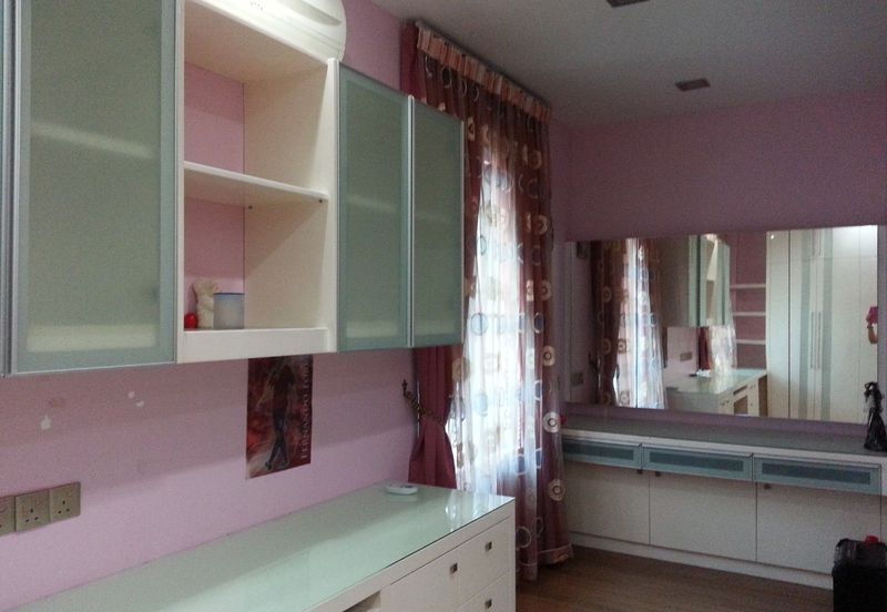 3 Storey Renovated Semi Detached For Sales