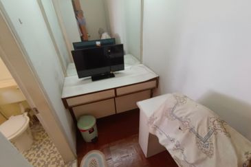 Taman Oug 2 Storey Corner Terrace Suitable For Commercial Usage on Sale