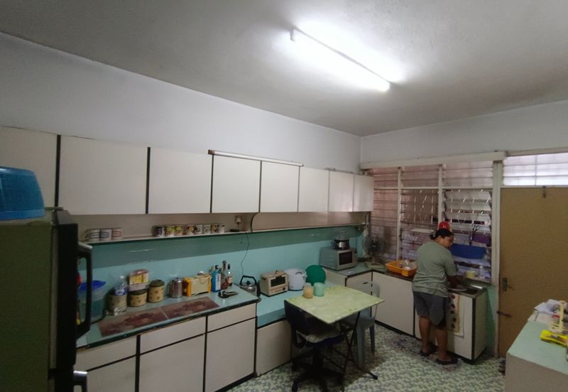 Taman Oug 2 Storey Corner Terrace Suitable For Commercial Usage on Sale