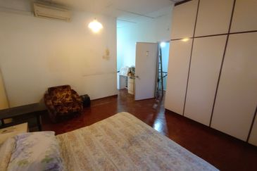 Taman Oug 2 Storey Corner Terrace Suitable For Commercial Usage on Sale