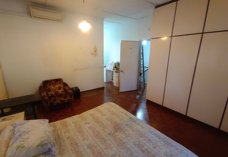 Taman Oug 2 Storey Corner Terrace Suitable For Commercial Usage on Sale