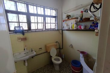 Taman Oug 2 Storey Corner Terrace Suitable For Commercial Usage on Sale