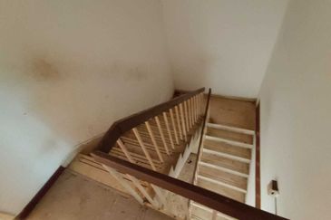 Oug 2 Storey Bigger layout Terrace Intermittent For Sales