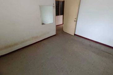 Oug 2 Storey Bigger layout Terrace Intermittent For Sales
