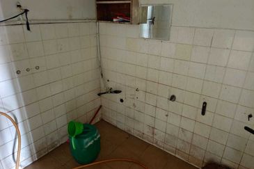 Oug 2 Storey Bigger layout Terrace Intermittent For Sales