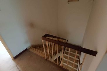 Oug 2 Storey Bigger layout Terrace Intermittent For Sales