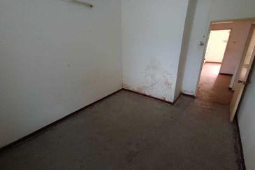 Oug 2 Storey Bigger layout Terrace Intermittent For Sales