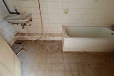 Oug 2 Storey Bigger layout Terrace Intermittent For Sales