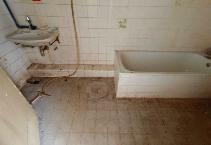 Oug 2 Storey Bigger layout Terrace Intermittent For Sales