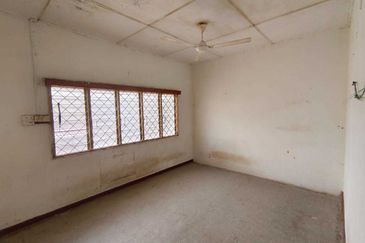 Oug 2 Storey Bigger layout Terrace Intermittent For Sales