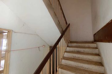 Oug 2 Storey Bigger layout Terrace Intermittent For Sales