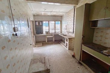 Oug 2 Storey Bigger layout Terrace Intermittent For Sales