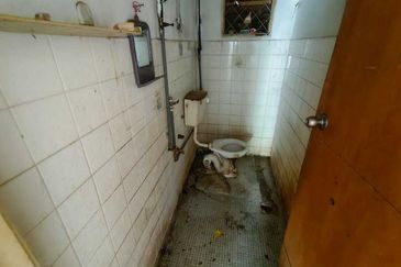 Oug 2 Storey Bigger layout Terrace Intermittent For Sales