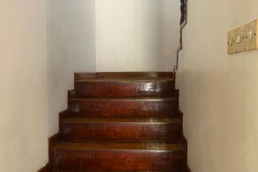 Oug 2 Storey Semi D Corner Facing Park For Sales