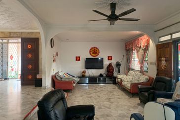 Oug 2 Storey Semi D Corner Facing Park For Sales