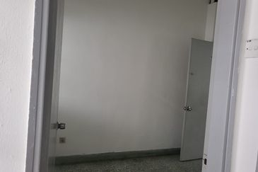 Big Layout OUG 2 Storey Terrace House For Sales