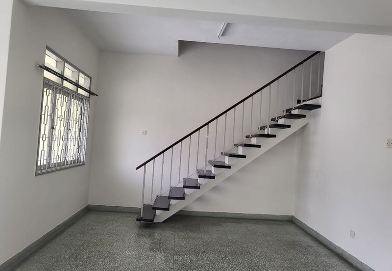 Big Layout OUG 2 Storey Terrace House For Sales