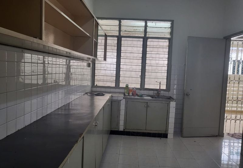 Big Layout OUG 2 Storey Terrace House For Sales