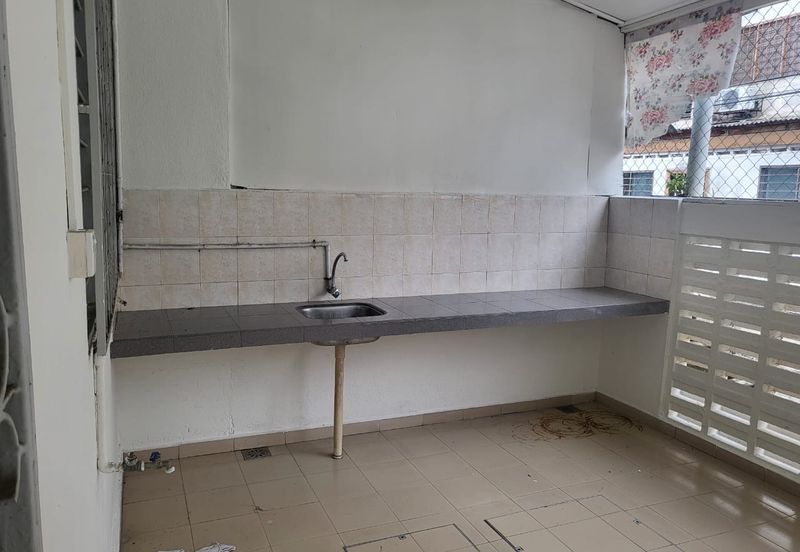 Big Layout OUG 2 Storey Terrace House For Sales