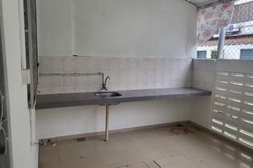 Big Layout OUG 2 Storey Terrace House For Sales