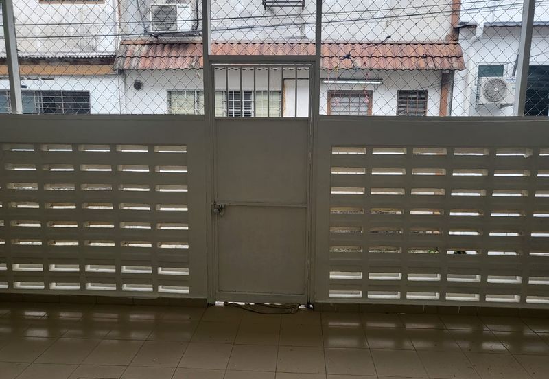 Big Layout OUG 2 Storey Terrace House For Sales